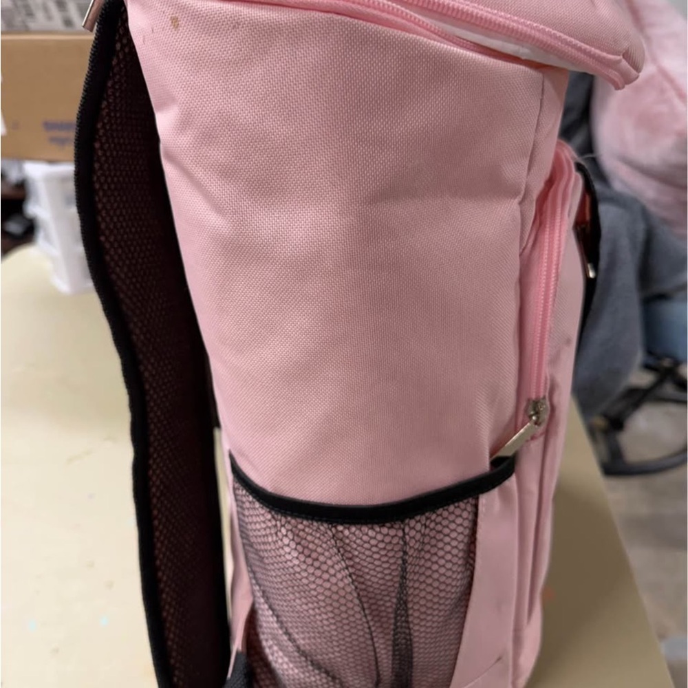 Pink Backpack cooler - Picture 4 of 5